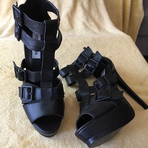 Steve Madden leather side buckle platform heels